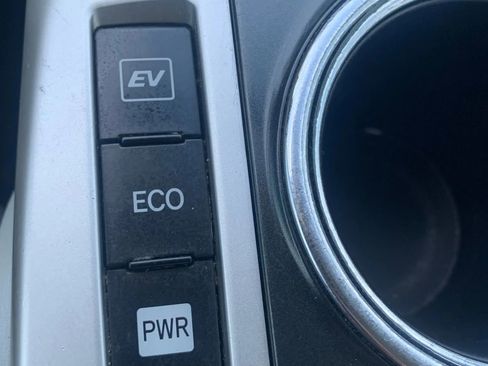 Used 2014 Toyota Prius V Five image 29