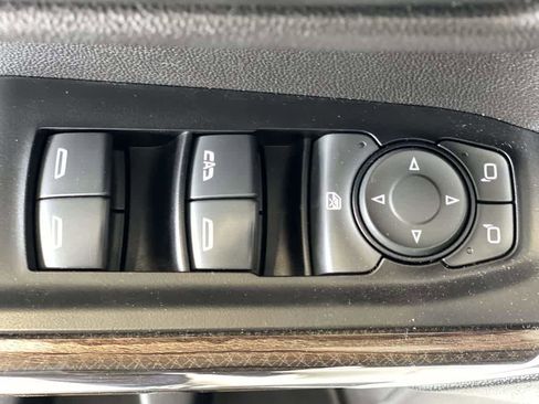 Used 2019 Chevrolet Silverado 1500 LT w/ Convenience Package AWD/4WD image 16