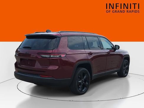 Used 2023 Jeep Grand Cherokee L Limited w/ Black Appearance Package AWD/4WD image 5