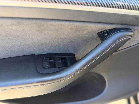 Used 2023 Tesla Model Y Performance AWD/4WD image 11