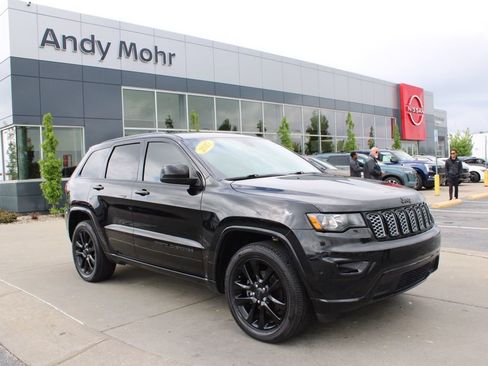 Used 2017 Jeep Grand Cherokee Altitude AWD/4WD image 1