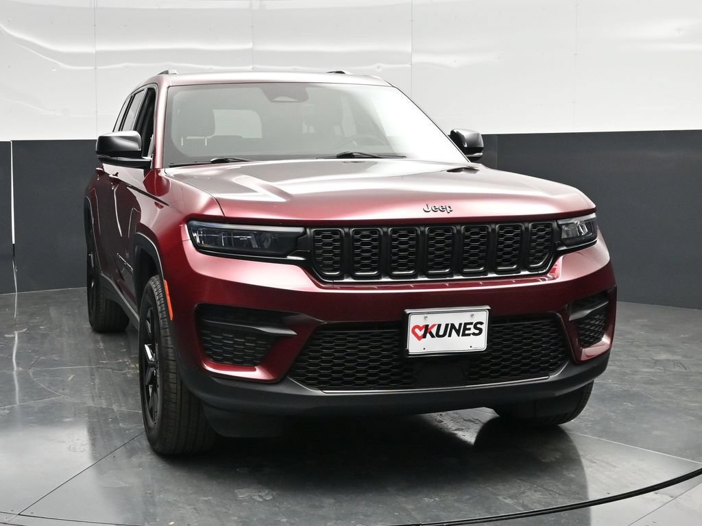Used 2025 Jeep Grand Cherokee Altitude AWD/4WD image 6