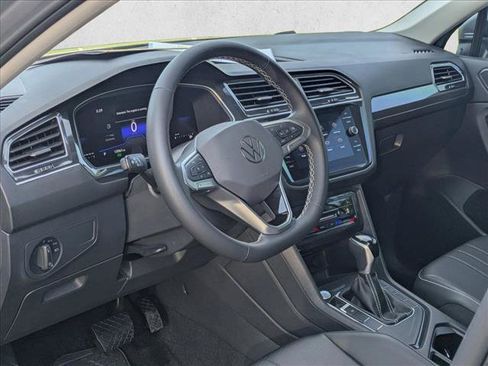 Used 2024 Volkswagen Tiguan SE w/ MDO Package, Three-Row FWD image 10