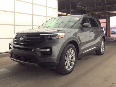 Used 2024 Ford Explorer XLT w/ Equipment Group 202A AWD/4WD image 2