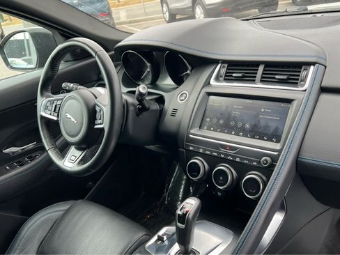 Used 2019 Jaguar E-PACE R-Dynamic SE image 20
