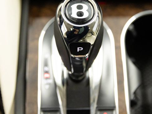 New 2025 Bentley Bentayga Extended Wheelbase image 23