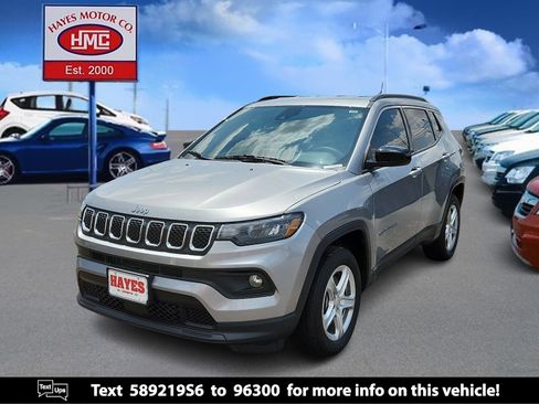 Used 2024 Jeep Compass Latitude image 1