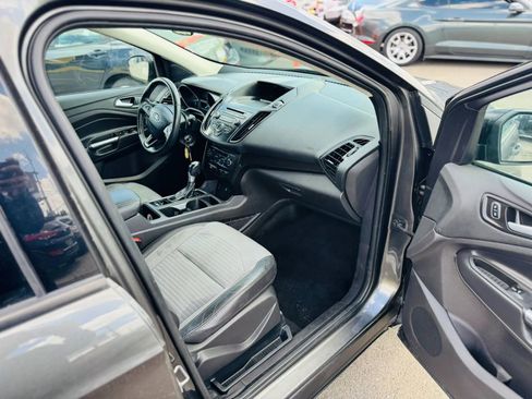 Used 2017 Ford Escape SE w/ SE Sport Appearance Package FWD image 11