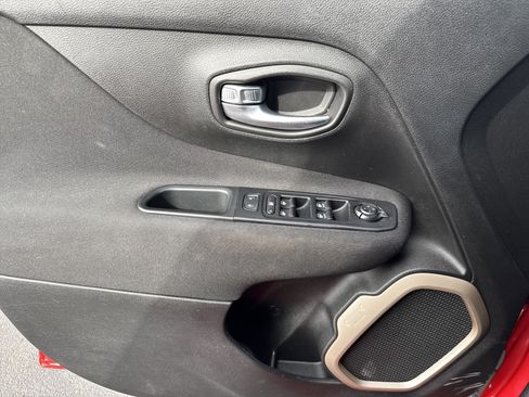 Used 2017 Jeep Renegade Latitude image 14