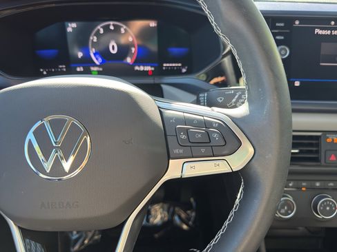 Used 2022 Volkswagen Taos SE w/ Driver Assistance Package image 16
