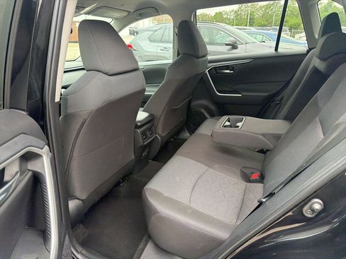 Used 2025 Toyota RAV4 XLE image 9