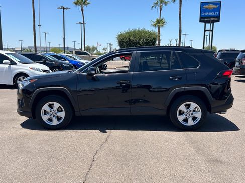 Used 2021 Toyota RAV4 XLE FWD image 2
