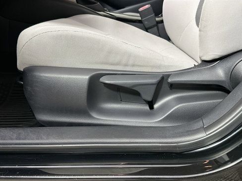 Used 2020 Toyota Corolla LE image 22