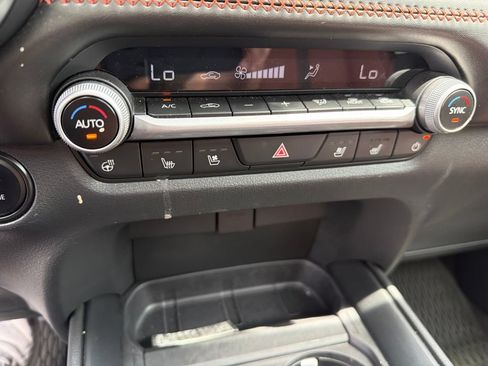 Used 2025 MAZDA CX-50 Meridian Edition w/ Apex Package AWD/4WD image 18