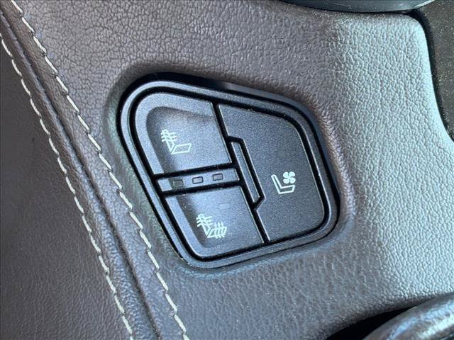 Used 2018 Chevrolet Suburban Premier AWD/4WD image 33