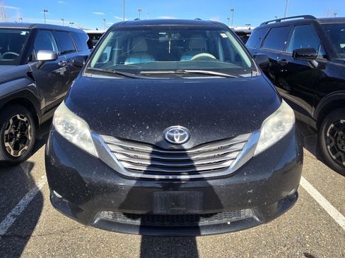 Used 2014 Toyota Sienna XLE image 6