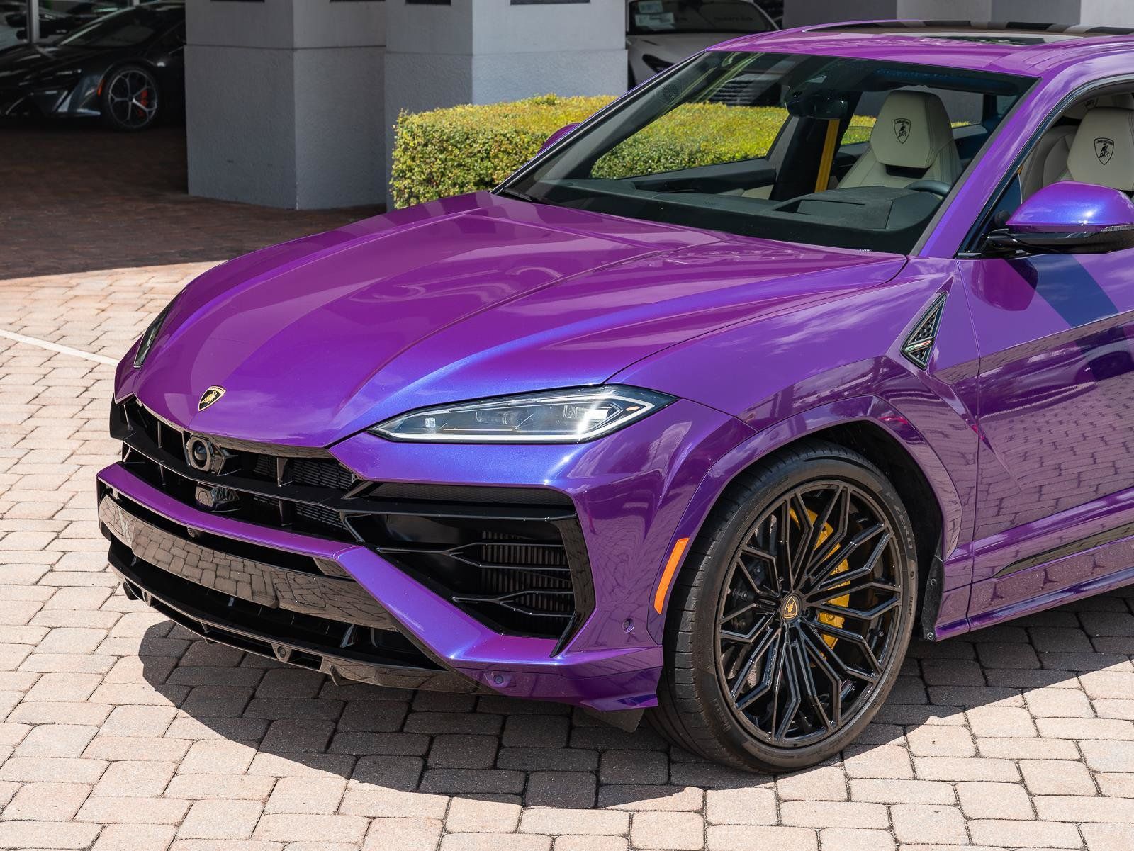 Used 2025 Lamborghini Urus SE AWD/4WD image 23