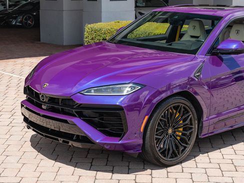 Used 2025 Lamborghini Urus SE image 23