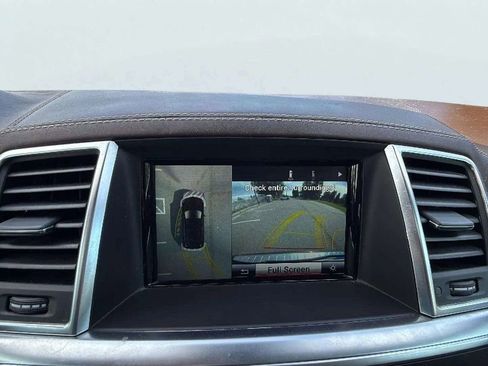 Used 2015 Mercedes-Benz GL 550 4MATIC image 12