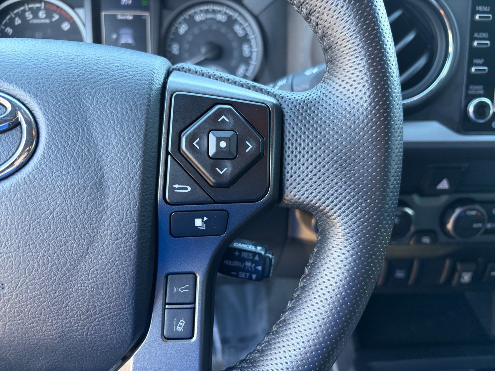 Certified 2023 Toyota Tacoma TRD Off-Road AWD/4WD image 15