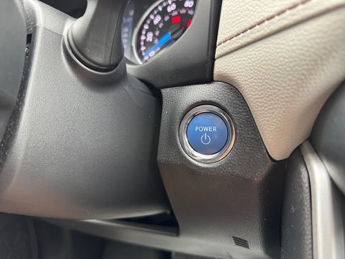 Used 2021 Toyota RAV4 XLE w/ Convenience Package AWD/4WD image 6