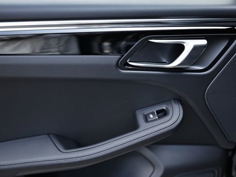 New 2026 Porsche Macan image 21