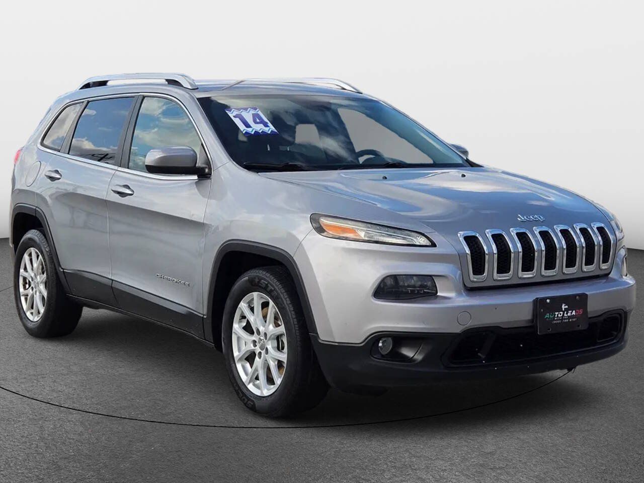 Used 2014 Jeep Cherokee Latitude FWD image 2