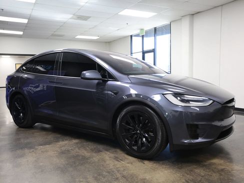 Used 2018 Tesla Model X 75D AWD/4WD image 7