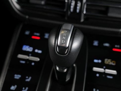 Certified 2024 Porsche Macan S AWD/4WD image 18