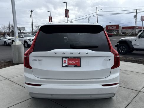 Used 2022 Volvo XC90 T6 Momentum w/ Advanced Package image 4