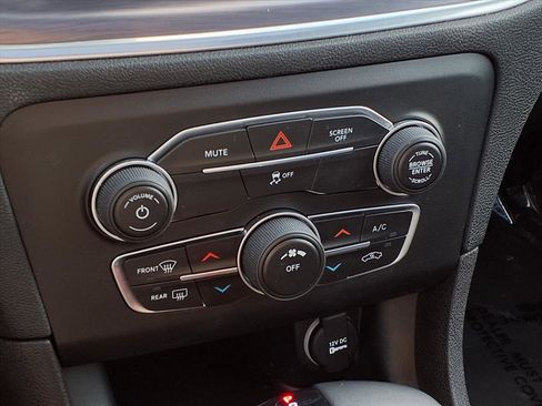 Used 2017 Dodge Charger SE image 10