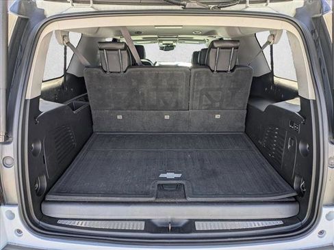 Used 2017 Chevrolet Suburban LT image 6