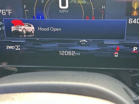 Used 2025 Chevrolet Suburban RST image 11