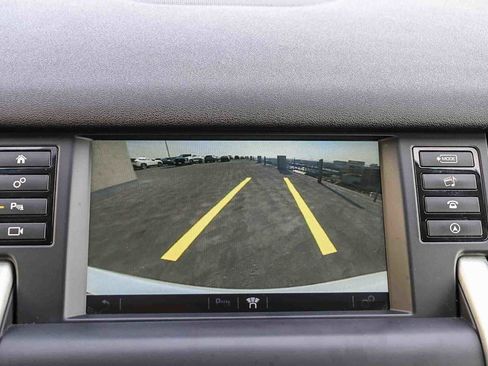 Used 2018 Land Rover Discovery Sport HSE image 24