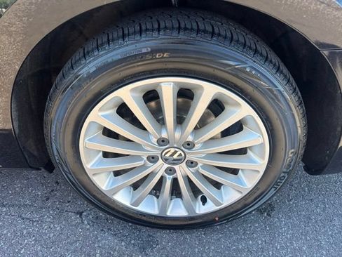 Used 2017 Volkswagen Passat 1.8T SE FWD image 33