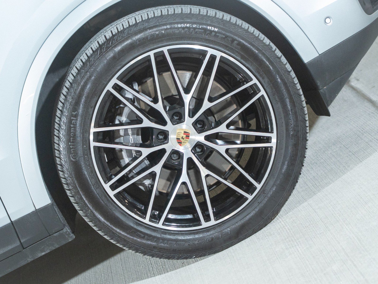 Certified 2024 Porsche Cayenne AWD/4WD image 11