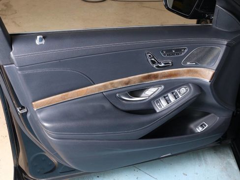 Used 2016 Mercedes-Benz S 550 4MATIC Sedan w/ Premium Package image 28