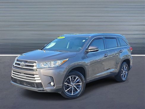 Used 2017 Toyota Highlander XLE image 1