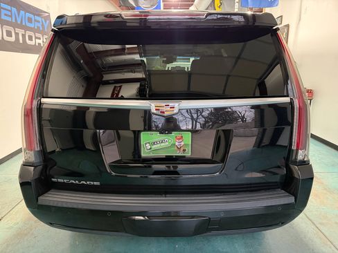 Used 2019 Cadillac Escalade Luxury image 5