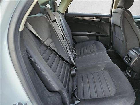 Used 2017 Ford Fusion SE w/ Fusion SE Technology Package image 20