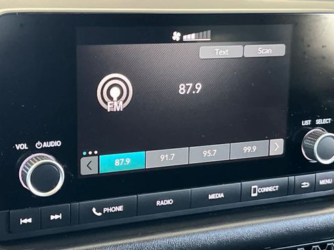 Used 2025 Honda HR-V LX image 19