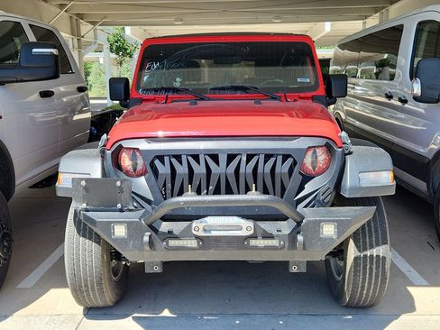 Used 2022 Jeep Wrangler Sport AWD/4WD image 2