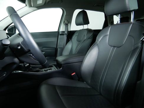 Certified 2025 Kia Sorento S image 12