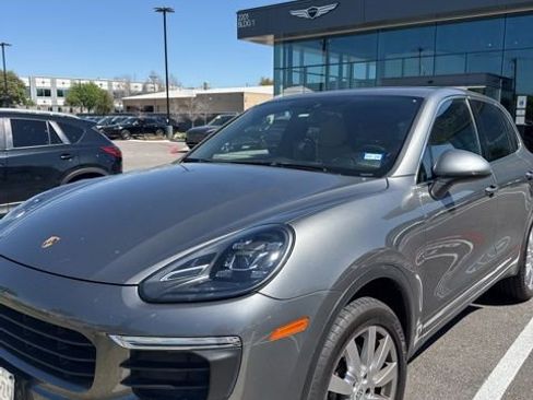 Used 2016 Porsche Cayenne image 1