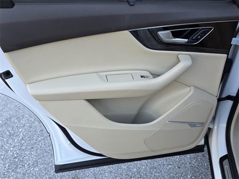 Used 2018 Audi Q7 3.0T Prestige image 46