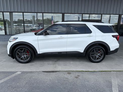Used 2025 Ford Explorer ST w/ Sun And Sound Package AWD/4WD image 7