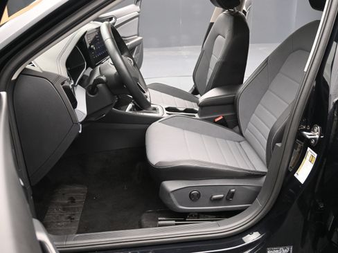 Used 2026 Volkswagen Jetta SE FWD image 22
