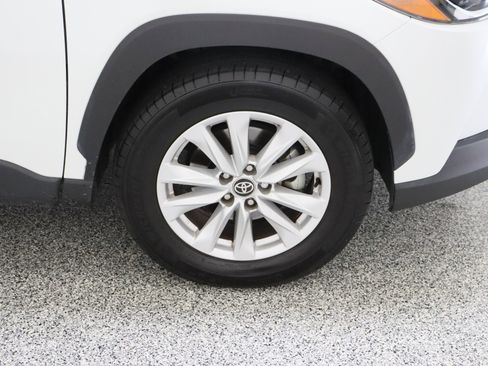 Certified 2023 Toyota Corolla Cross LE w/ Moonroof Package image 5