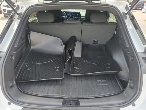 Used 2025 Chevrolet Equinox EV LT w/ Comfort Package FWD image 7