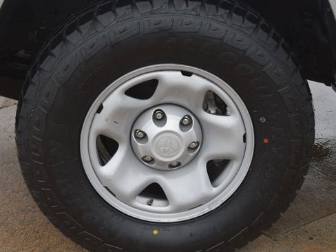 Used 2023 Toyota Tacoma SR image 9